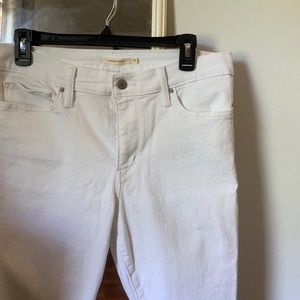 NWOT White Levi jeans size 31/10 slimming skinny